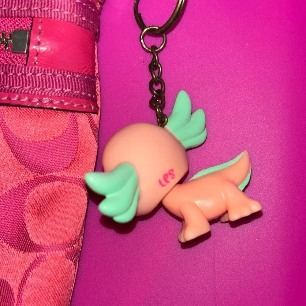 Littlest Pet Shop G7 Series 3 axolotl keychain
